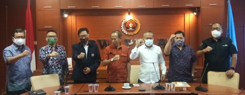 Ketua dan Sekretaris PWI Provinsi Jambi saat klarifikasi ke pengurus PWI Pusat.