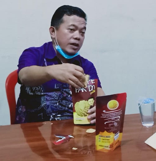 Cagub Jambi nomor urut 3, Alharis  mencoba hasil produksi usaha kaum milenial Jambi