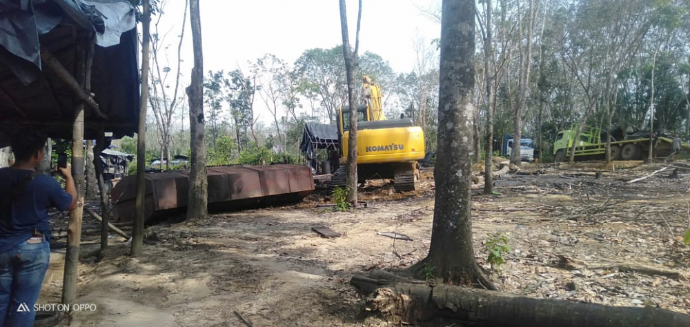 Tungku minyak illegal di Simpang Nangka Muarabulian dihancurkan Polres Batanghari.