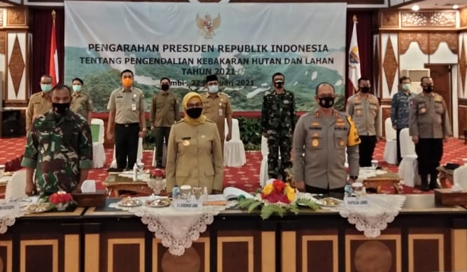 Danrem bersama Forkompinda Provinsi Jambi mengikuti Rakornas Karhutla.